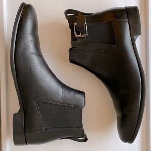 Never worn Black Chelsea Boot